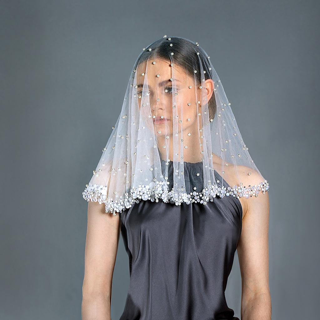 Фата  короткая на лицо с жемчугом и стразами