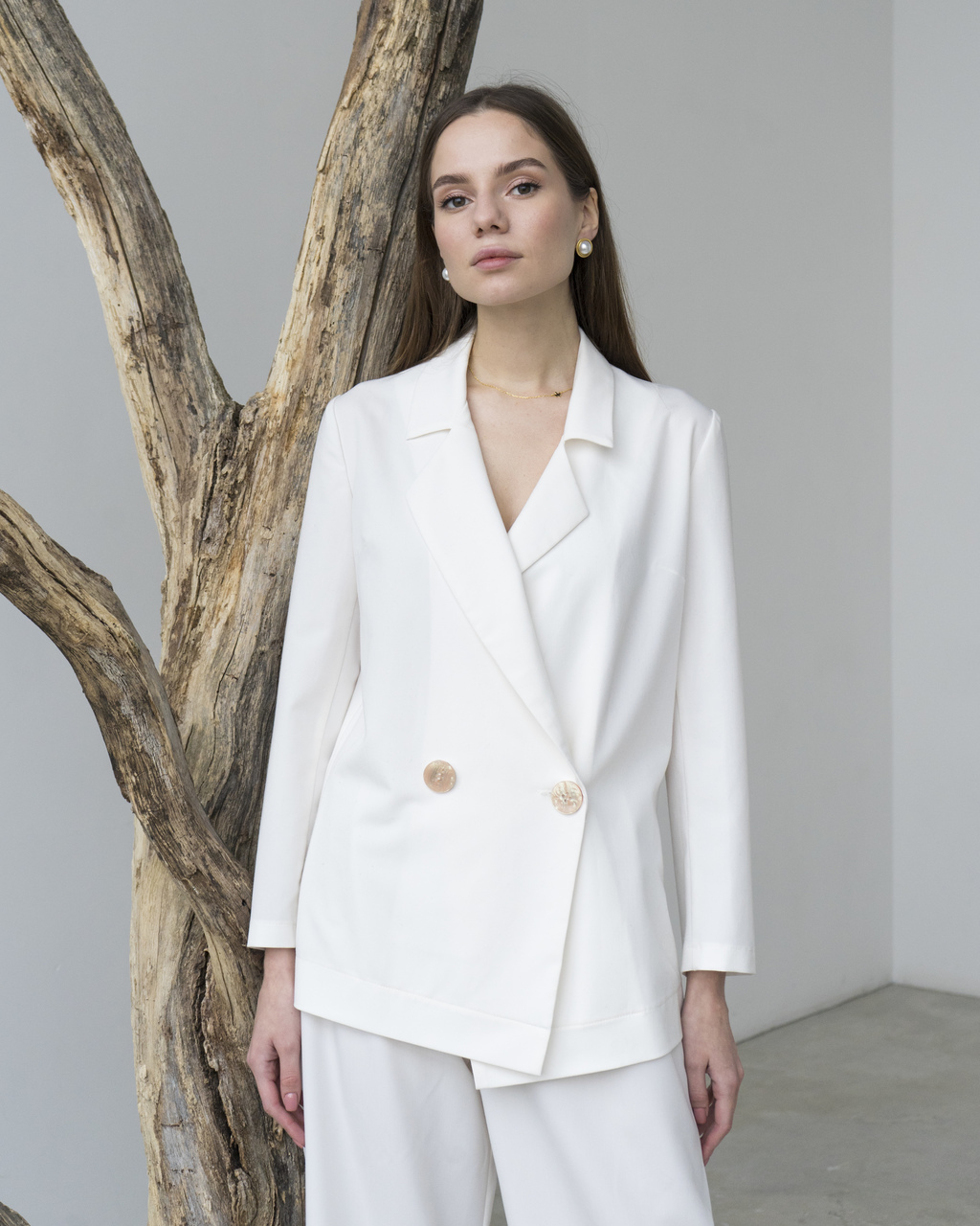 Пиджак из вискозы белого цвета