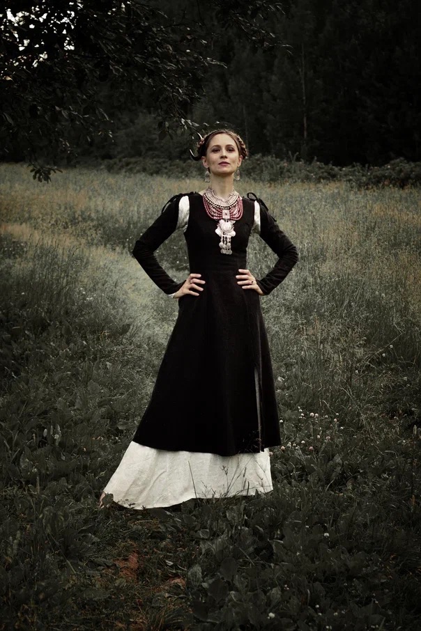 Платье Merida из крапивы со съемными рукавами черное