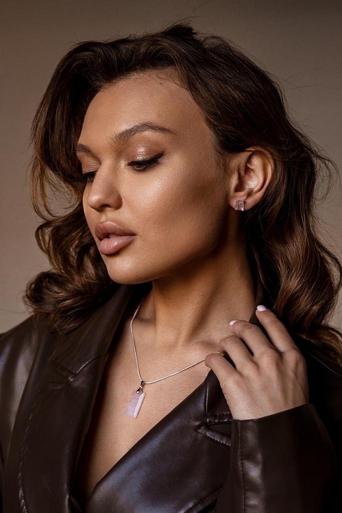 Пусеты с розовым кварцем