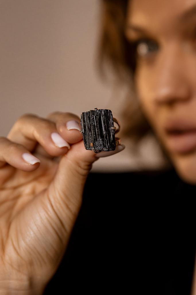 Кольцо с черным турмалином