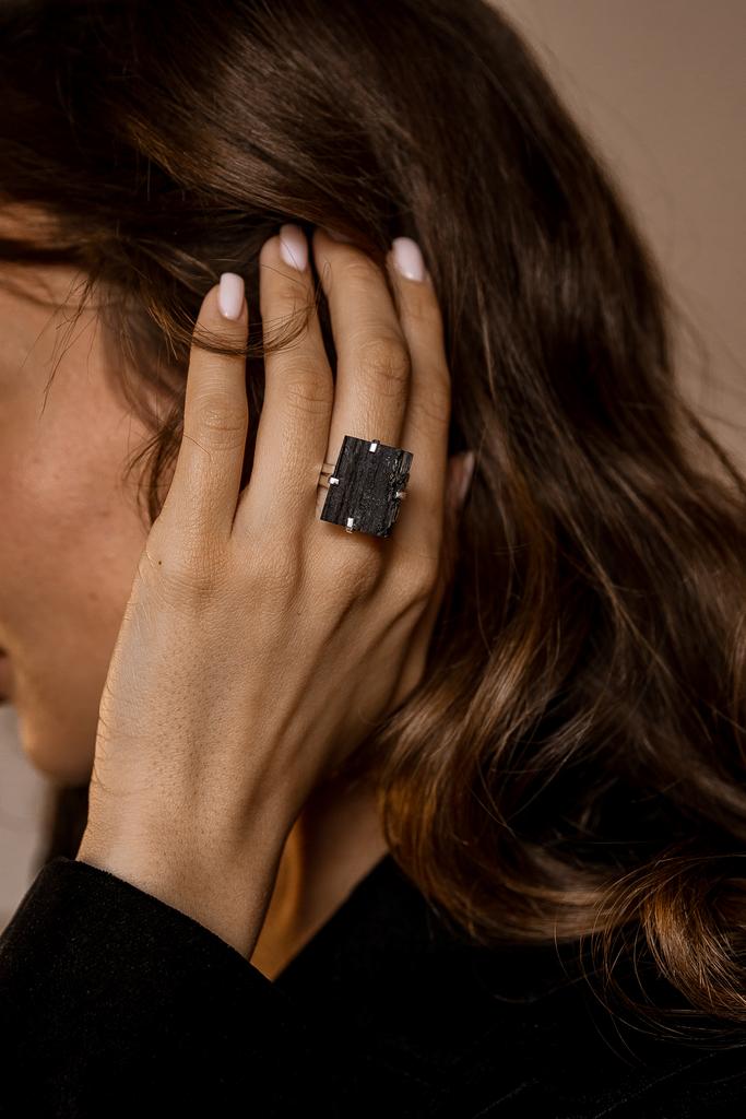 Кольцо с черным турмалином