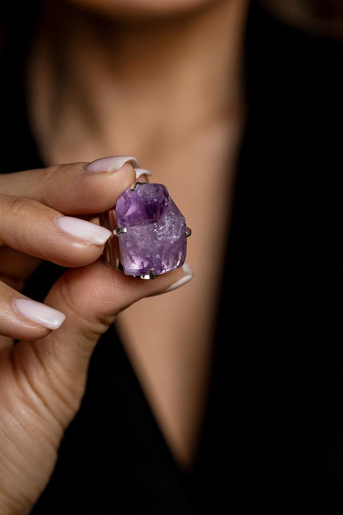 Кольцо кафф с кристаллом аметиста