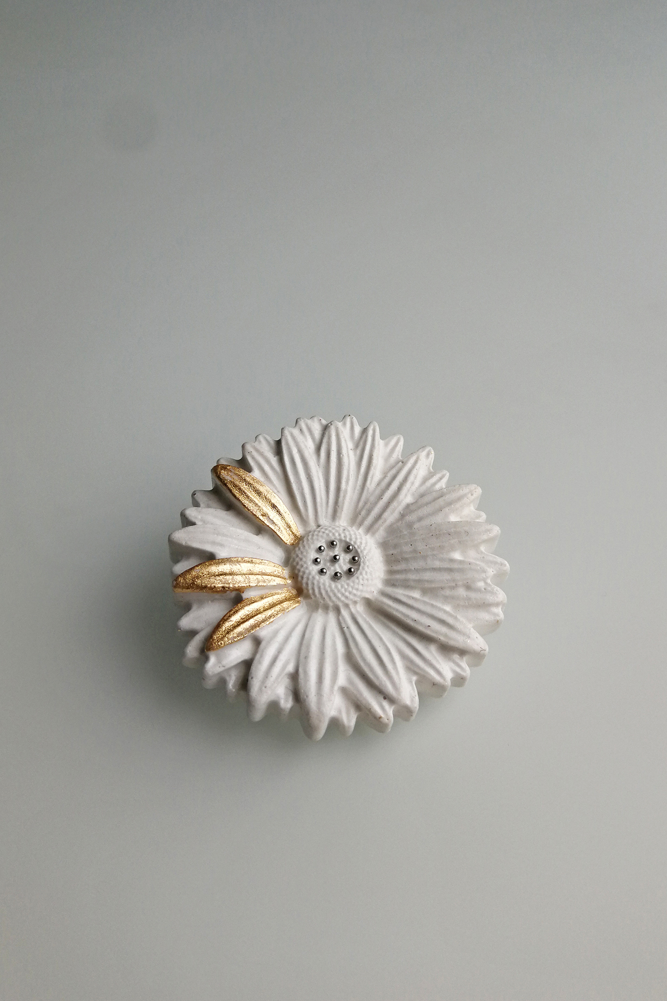 брошь ГЕРБЕРА