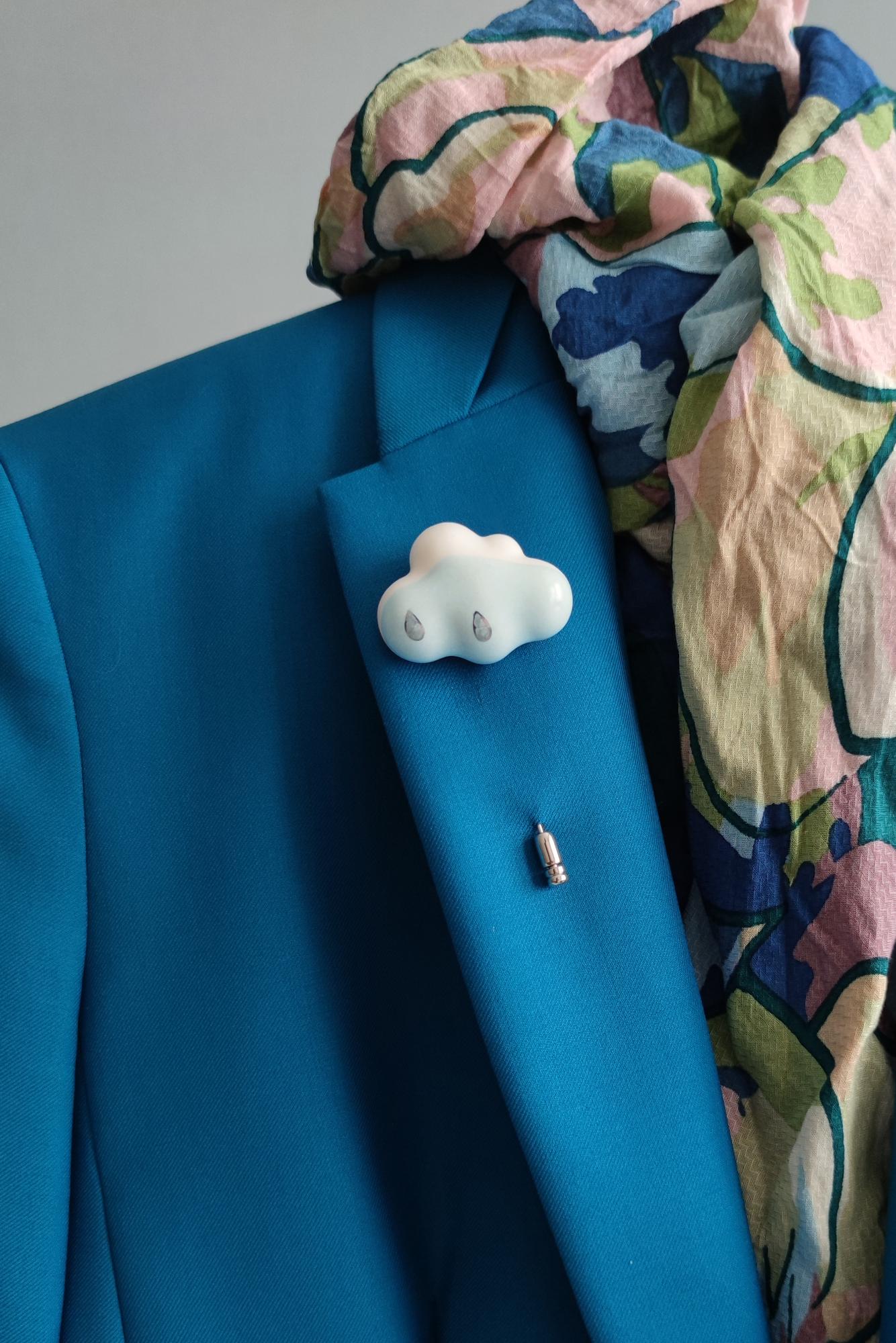 брошь ОБЛАКО В ГОЛУБОЙ ГЛАЗУРИ НА БУЛАВКЕ