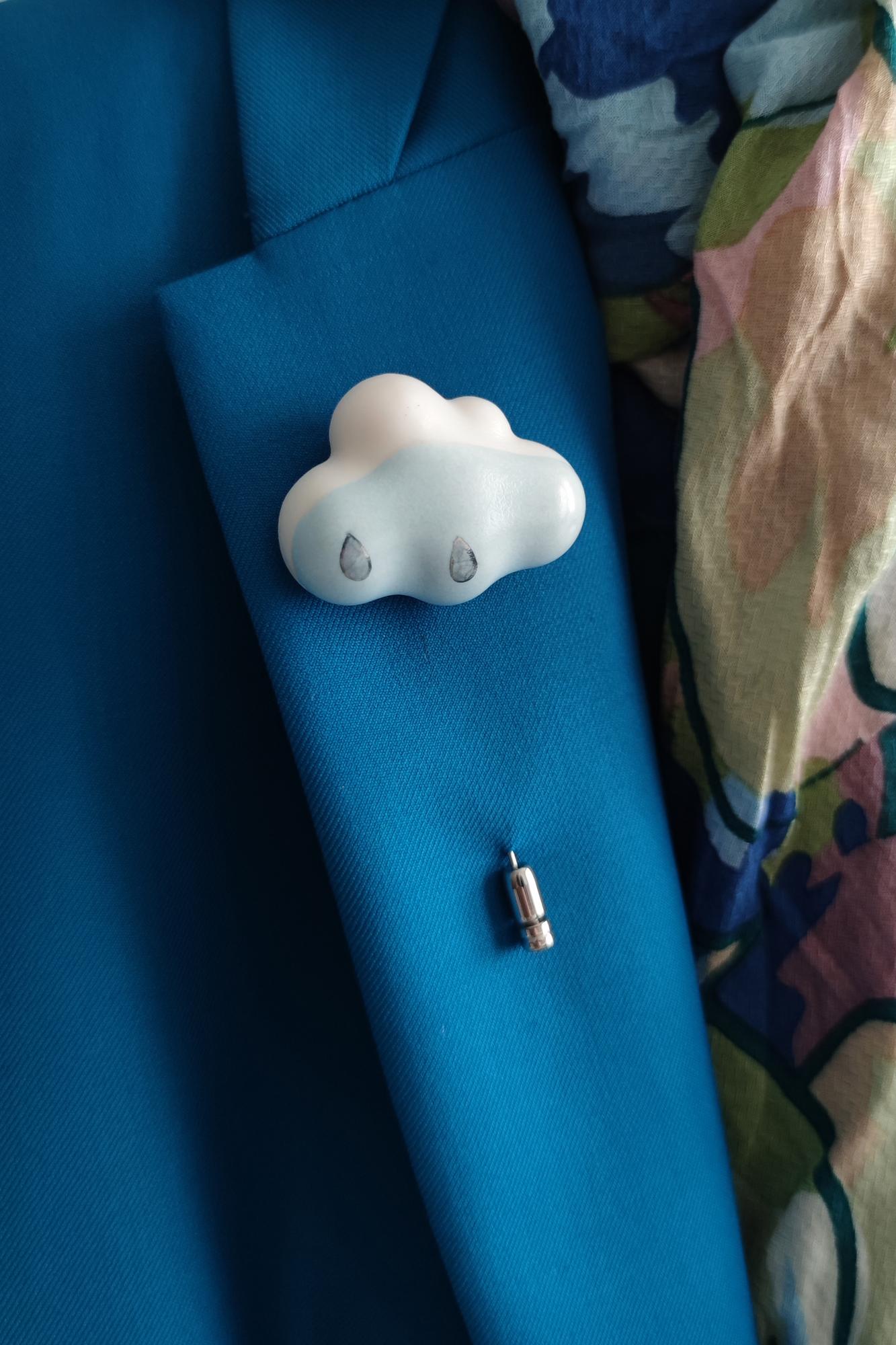 брошь ОБЛАКО В ГОЛУБОЙ ГЛАЗУРИ НА БУЛАВКЕ