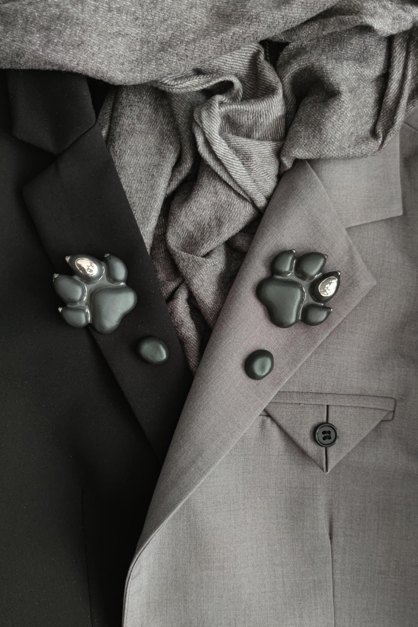 брошь ЛАПА С ПЯТКОЙ ПЛАТИНА