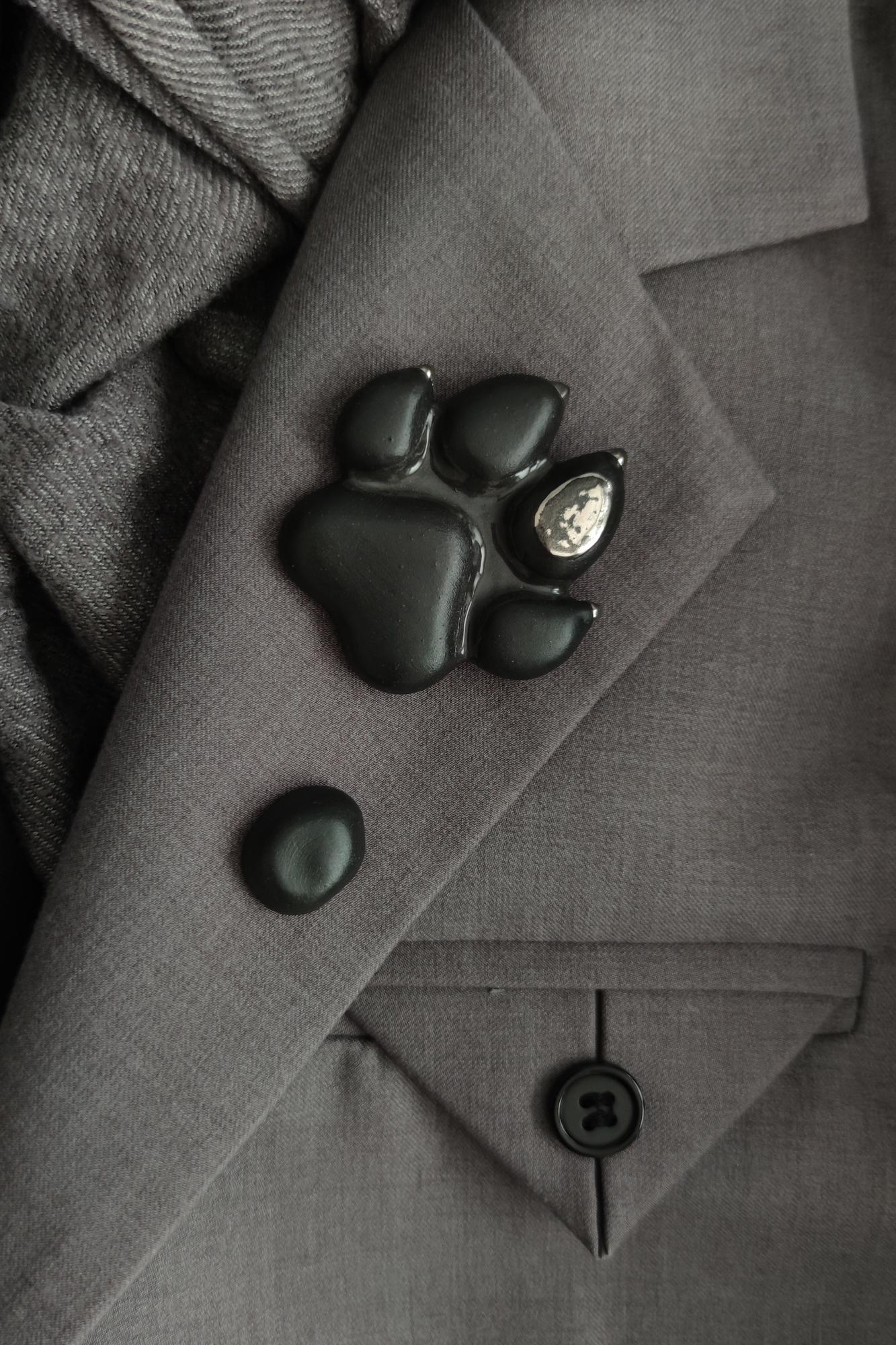 брошь ЛАПА С ПЯТКОЙ ПЛАТИНА