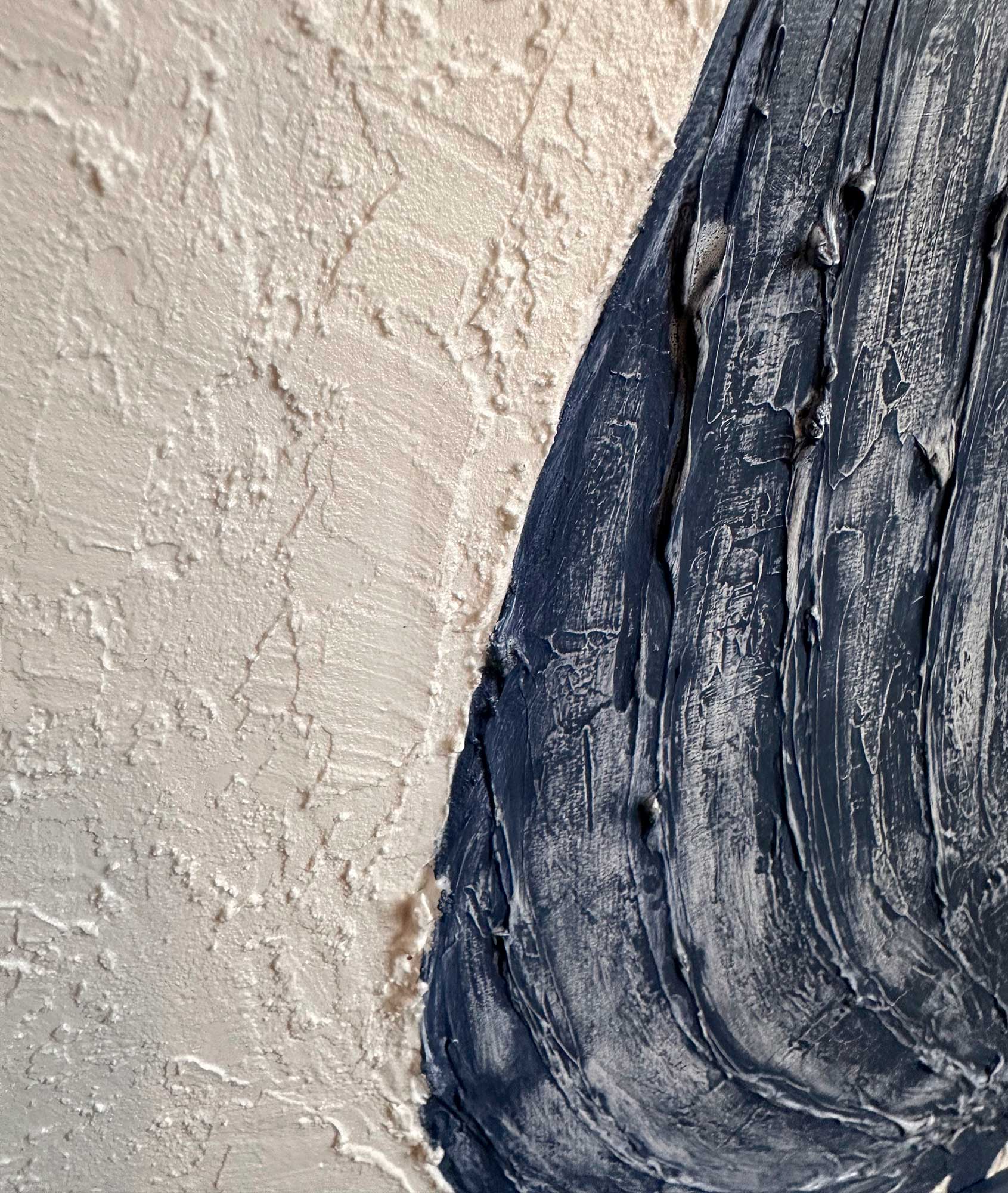 Зимняя фактурная картина листок "В гармонии", холст 40х50 см, акрил, декоративная паста