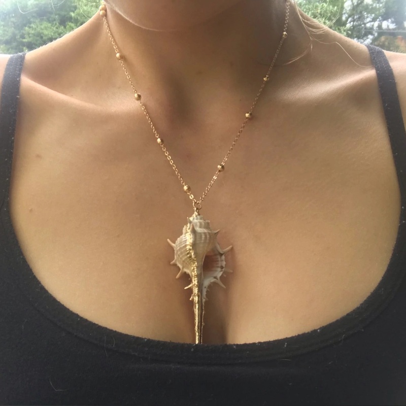 Подвеска золочёная ракушка Shell Murex Spinicosta Gold