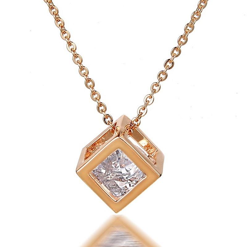 Подвеска золочёная кубик с кристаллом Crystal Cube Gold