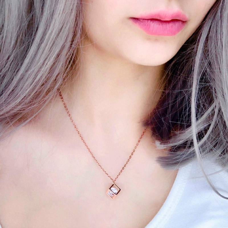 Подвеска золочёная кубик с кристаллом Crystal Cube Gold