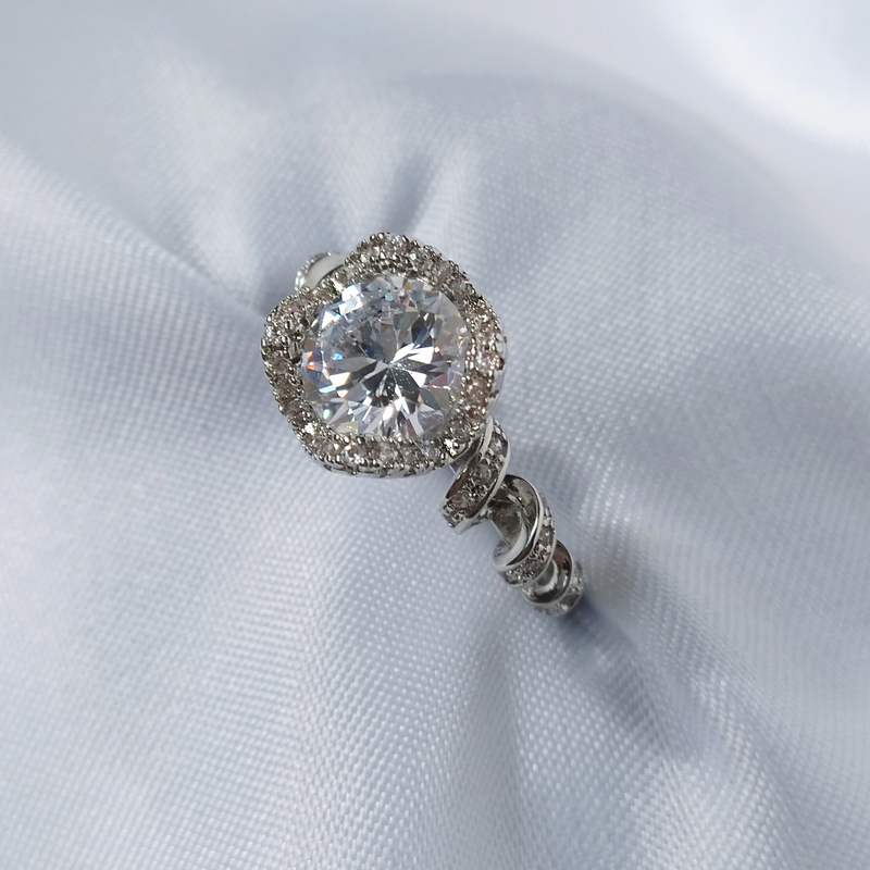 Кольцо серебряное с кристаллами Diamond Ribbon Ring Silver