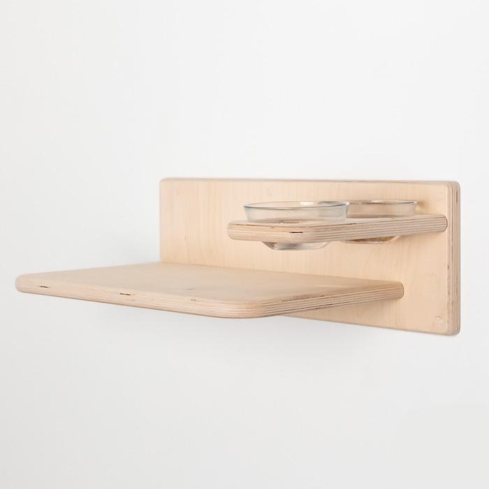 Полка подвесная на стену для кормления кошек с двумя мисками (арт. 203)