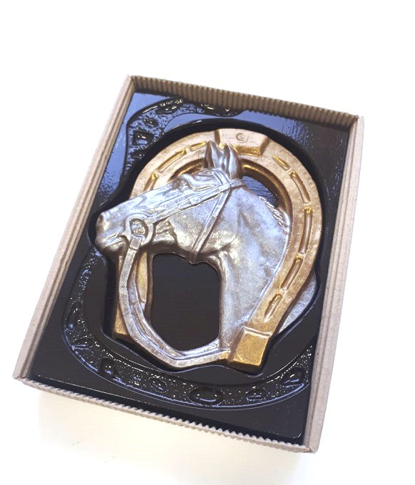 Подкова с конем