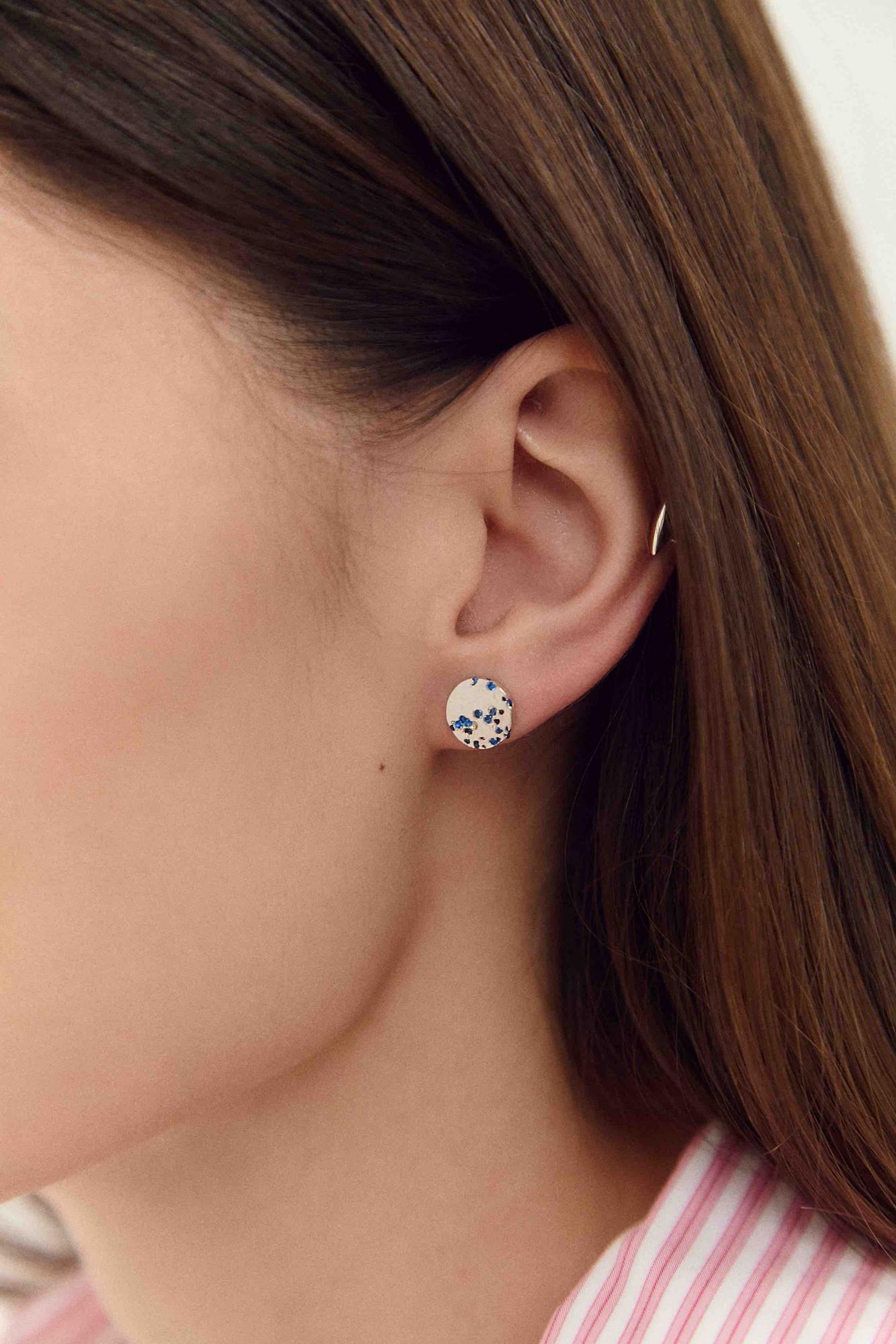 серьги с вплавленными камнями