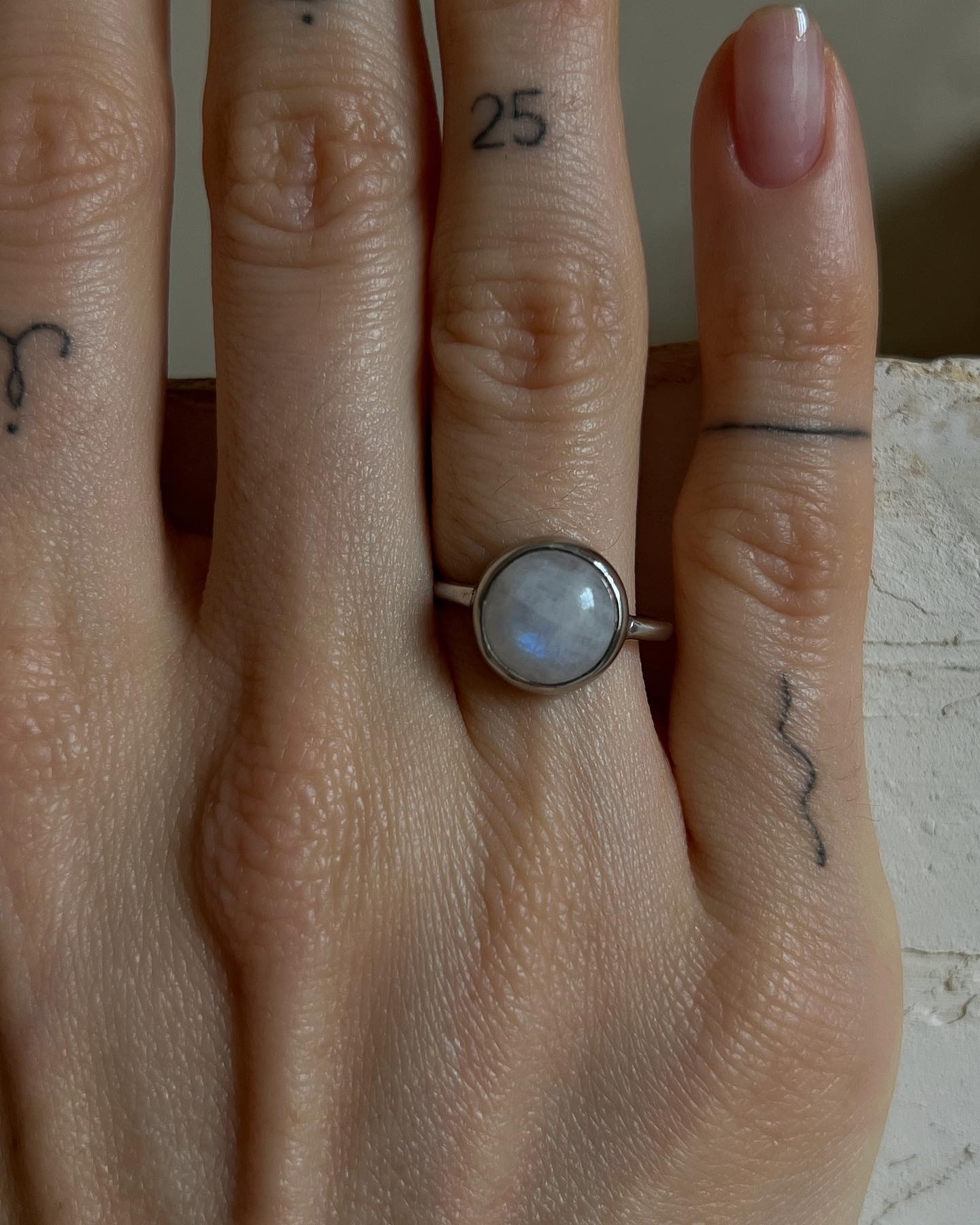 Кольцо Moon с лунным камнем