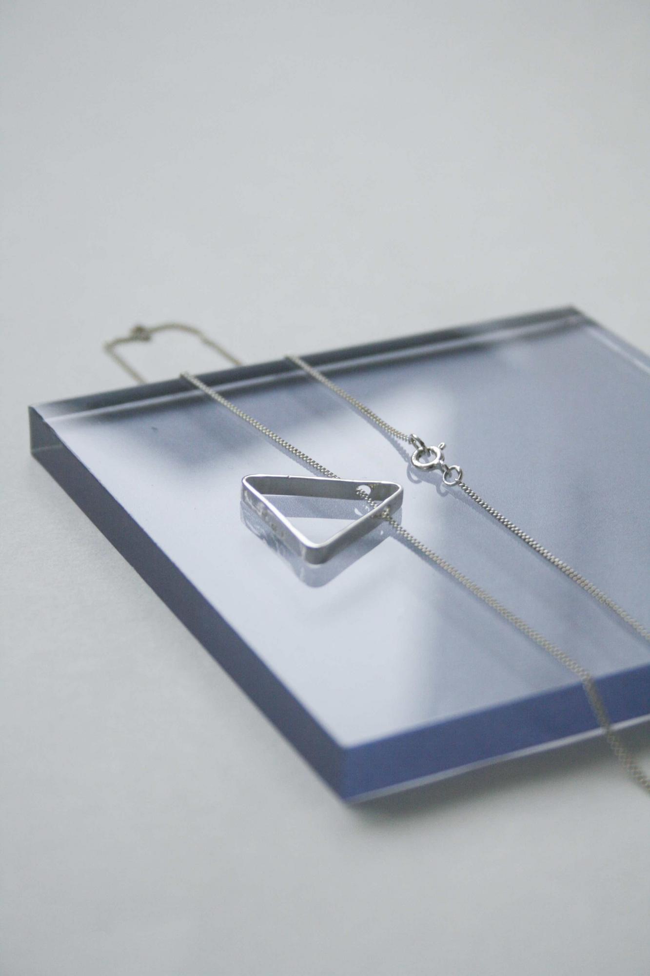 кулон Треугольник