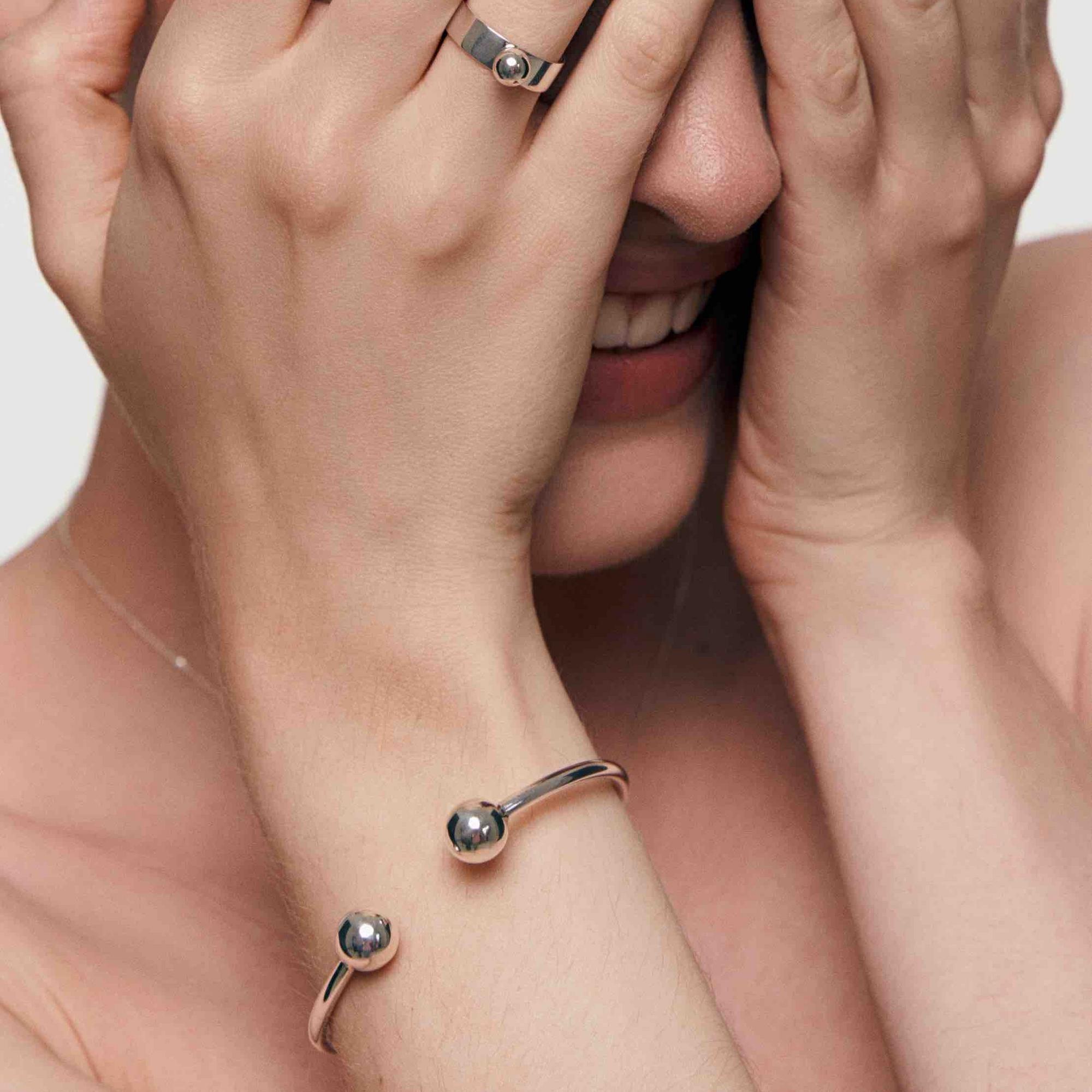 браслет гибкий с шариками