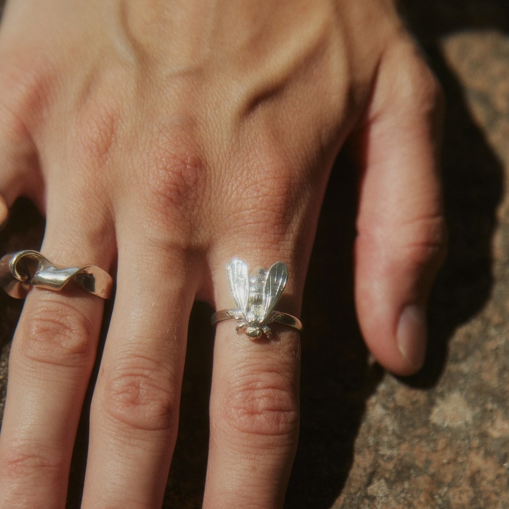 кольцо Муха