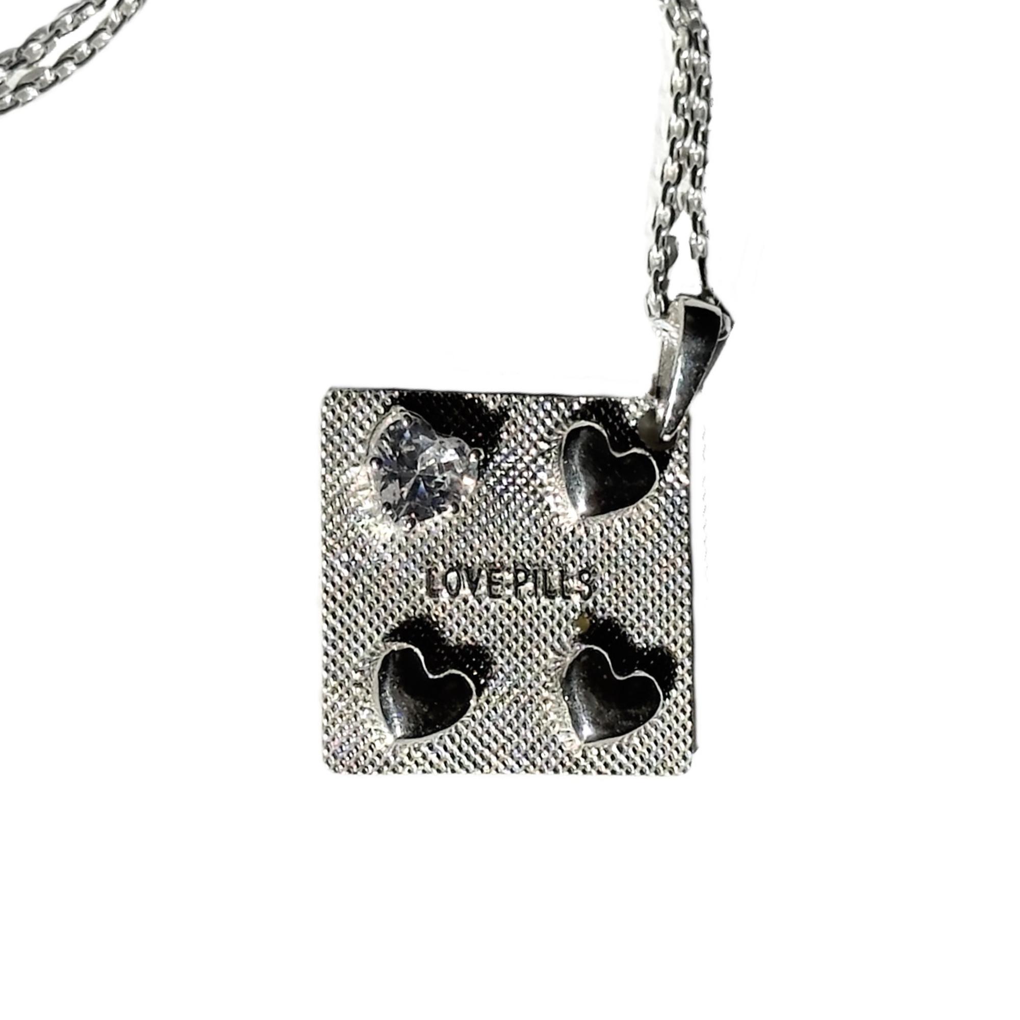 подвеска Love Pills