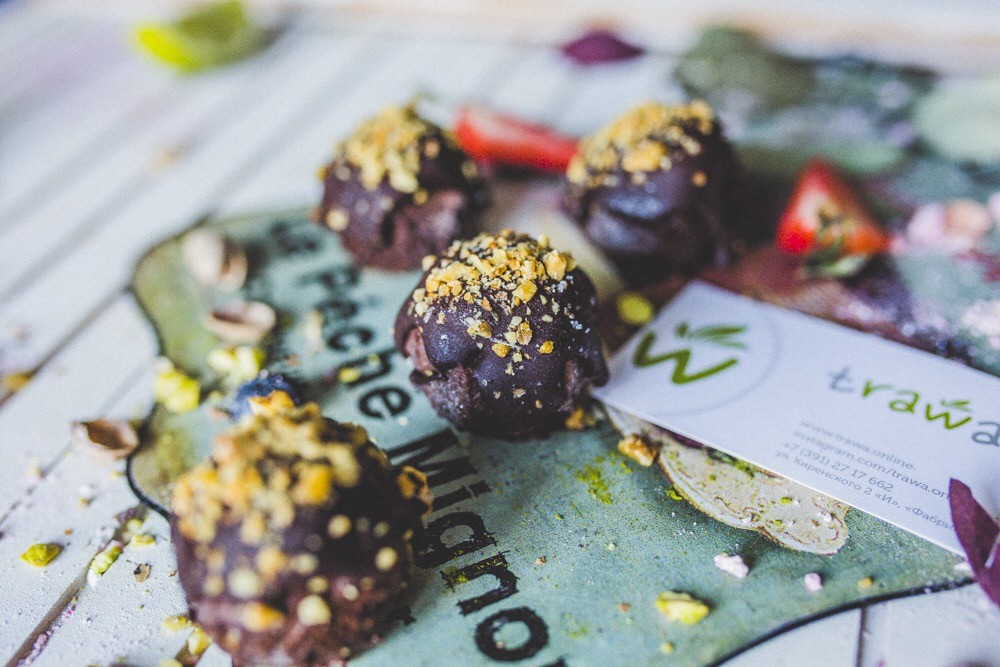 Трюфель с миндалем в шоколаде