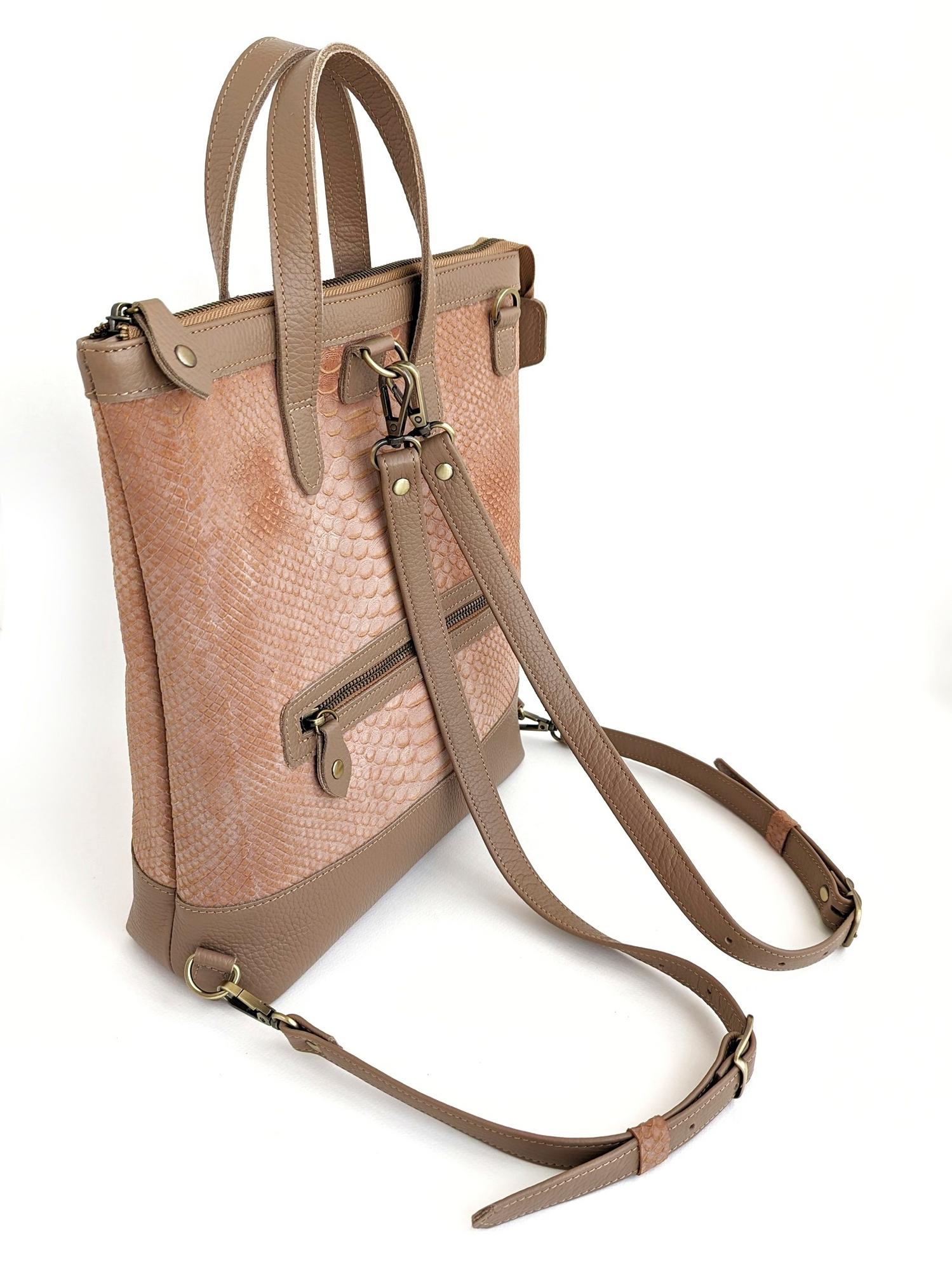 Сумка-рюкзак АВАЛОН персиковый питон + мокрый песок