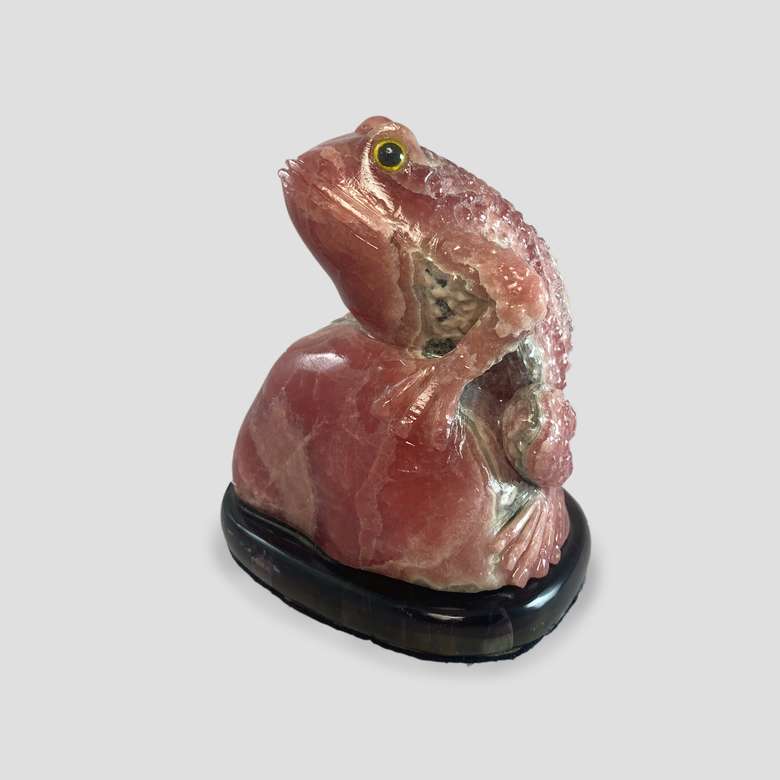 Скульптура "Древесная лягушка большая" (родохрозит)