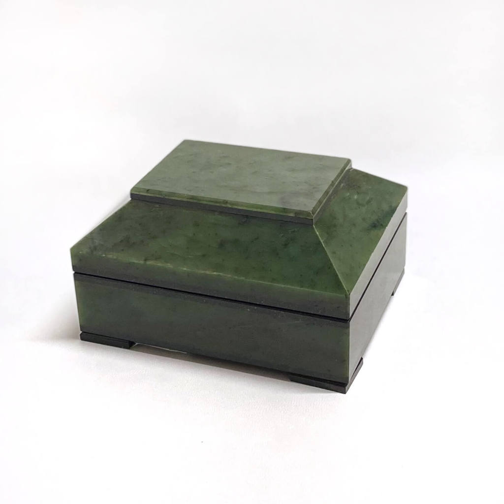 Ларец малый (нефрит)