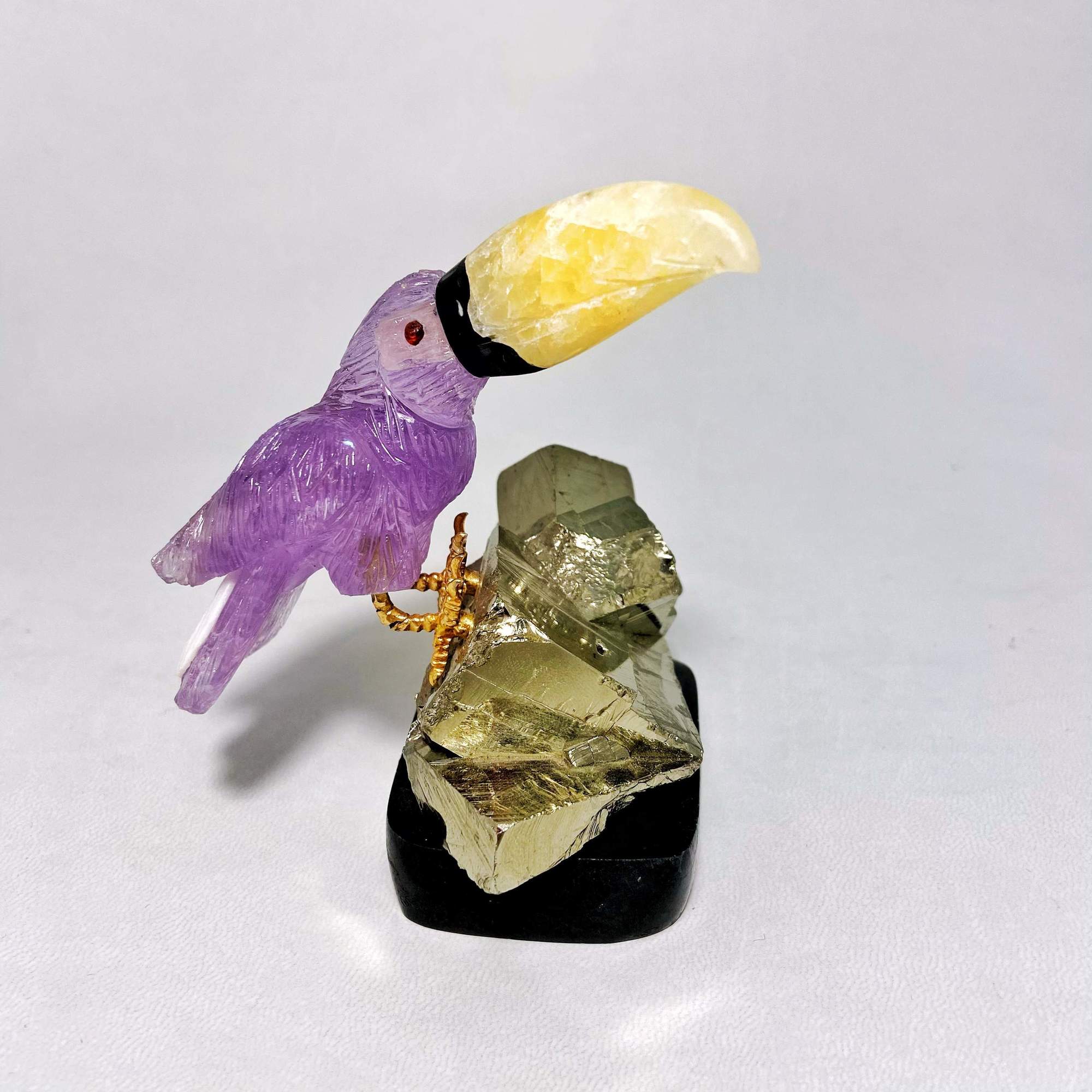 Скульптура  "Тукан"