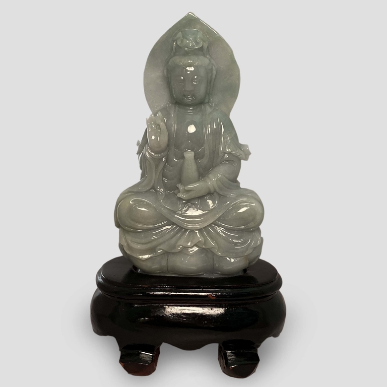 Скульптура "Богиня ГуаньИнь" (лавандовый жад)