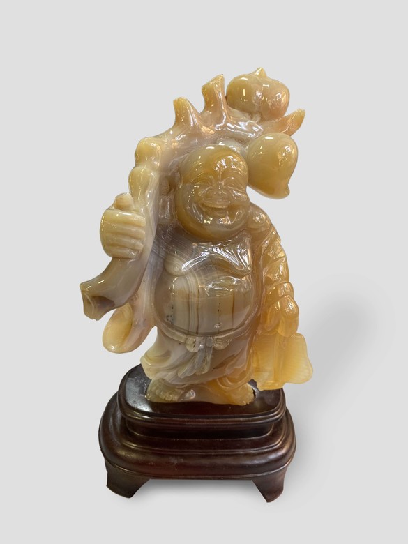 Скульптура "Смеющийся Будда с веткой" (агат сердоликовый)