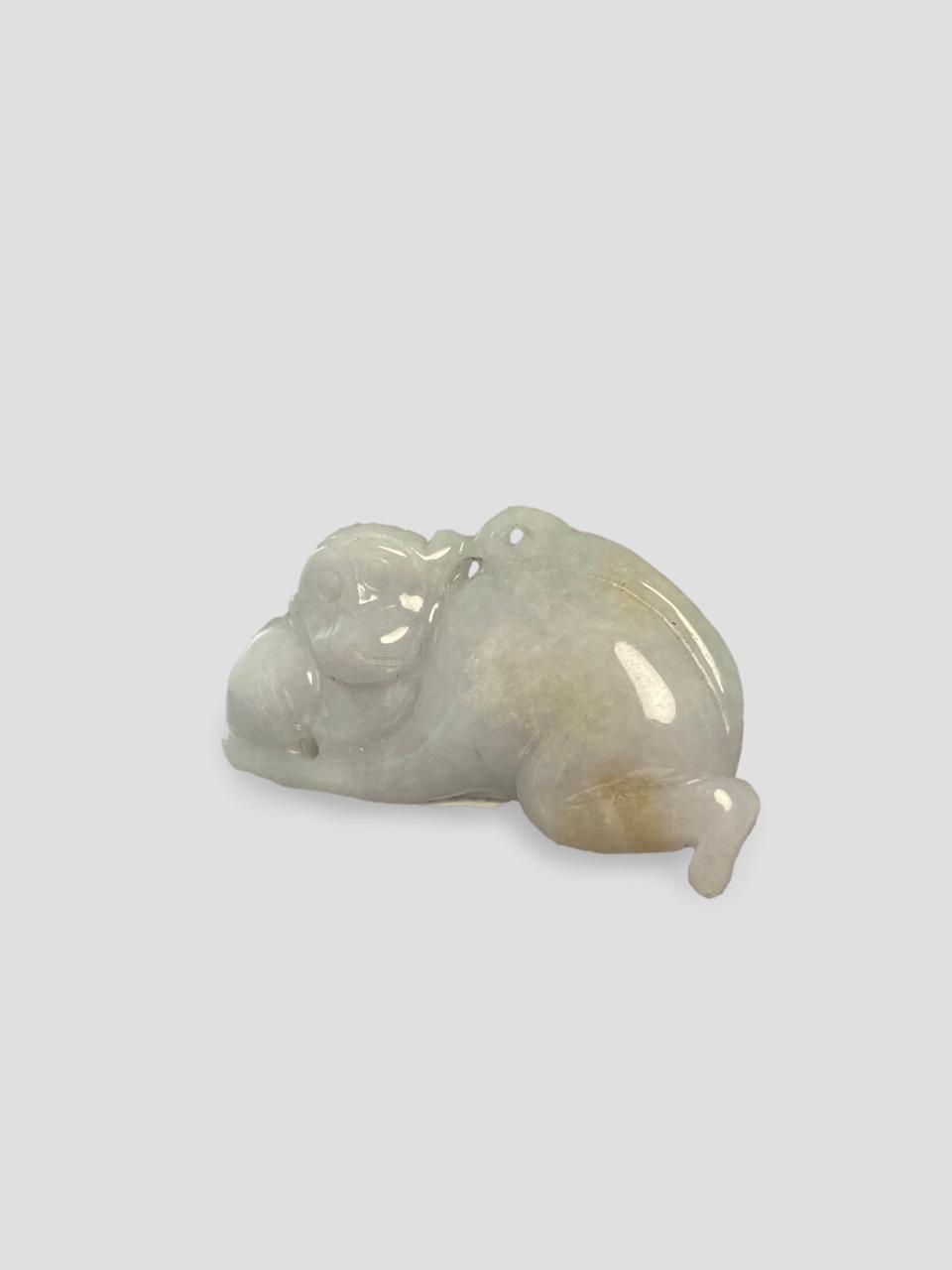 Скульптура "Обезьяна" (жад лавандовый)