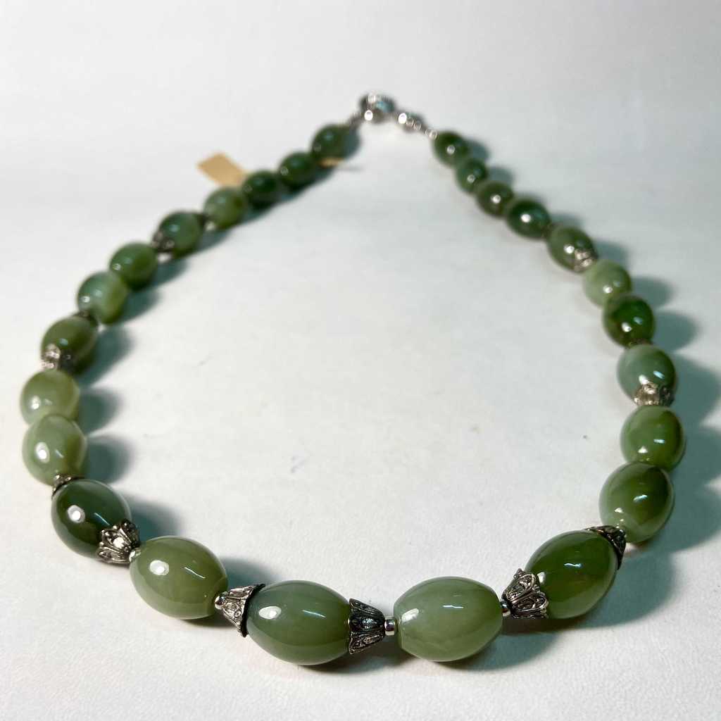 Бусы (нефрит) "Олива" крупные