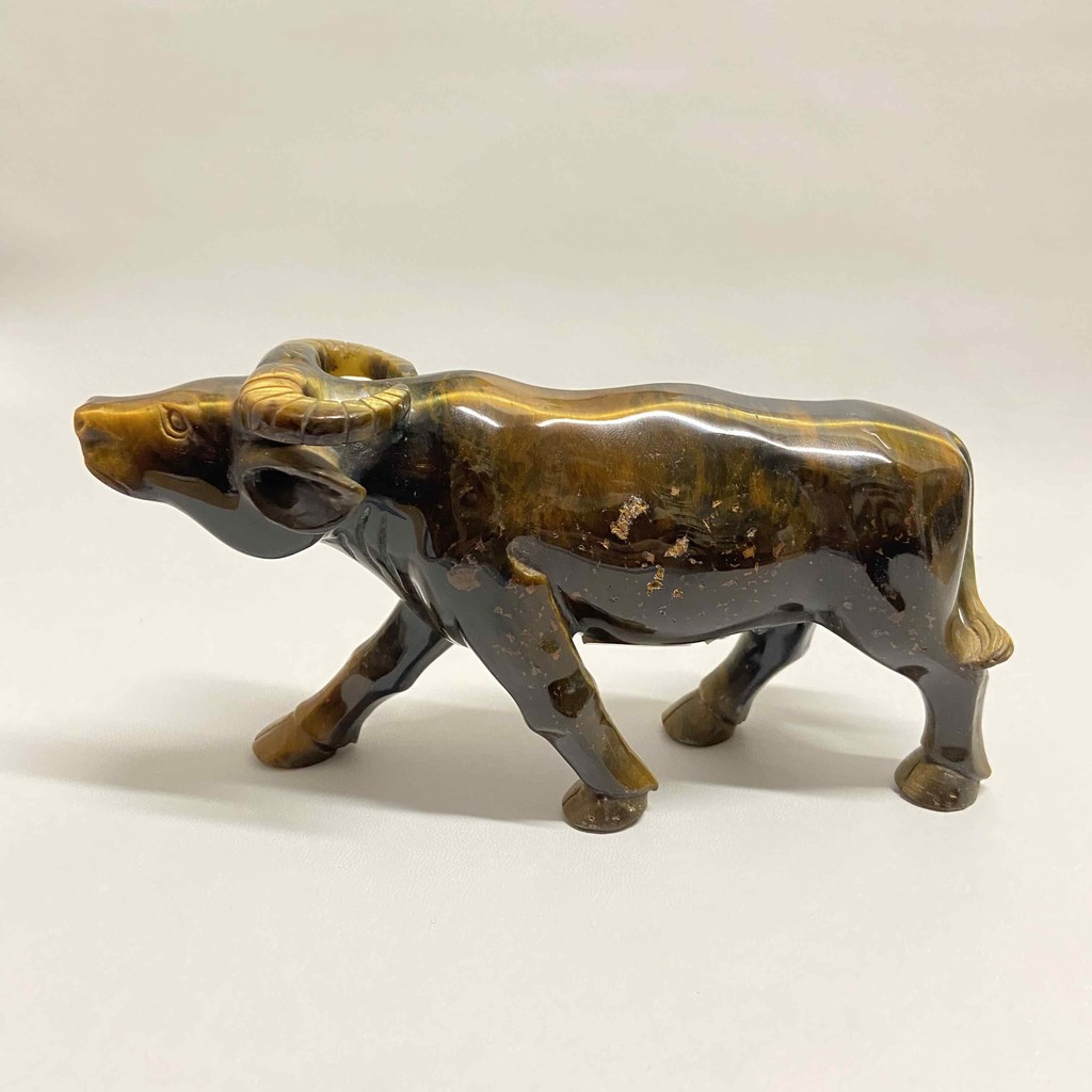 Скульптура "Буйвол" (тигровый глаз)