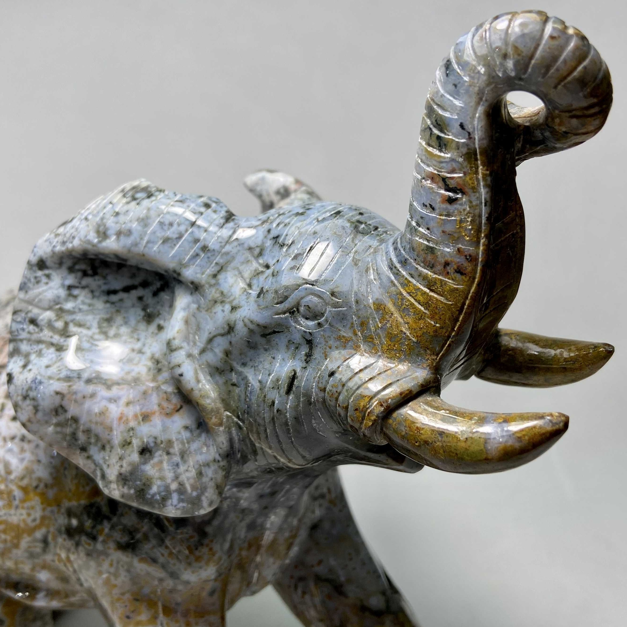 "Слон" (яшма океаническая)