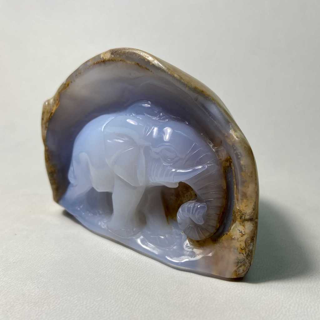Барельеф "Слон" (халцедон голубой)