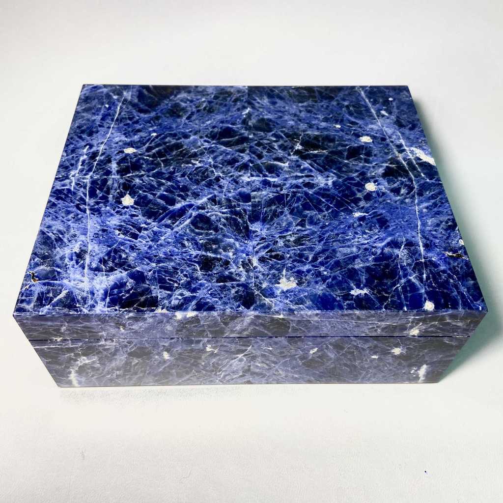 Шкатулка-хьюмидор (содалит)