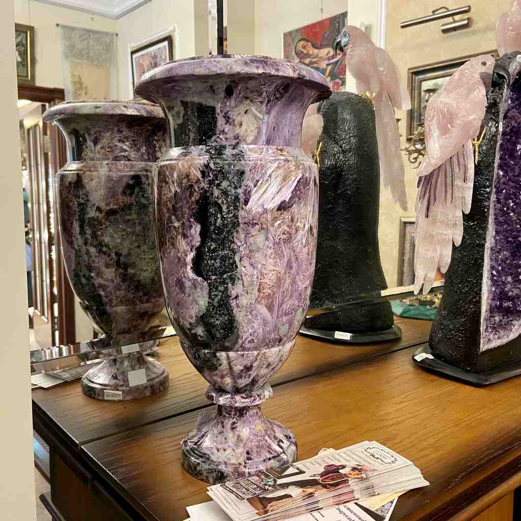 Ваза большая (чароит)