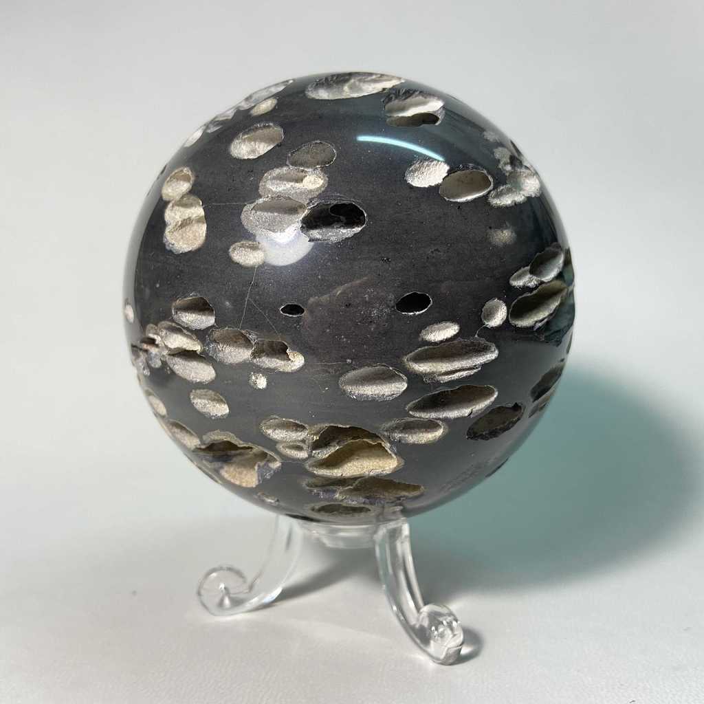 Шар (океменелый коралл черный)