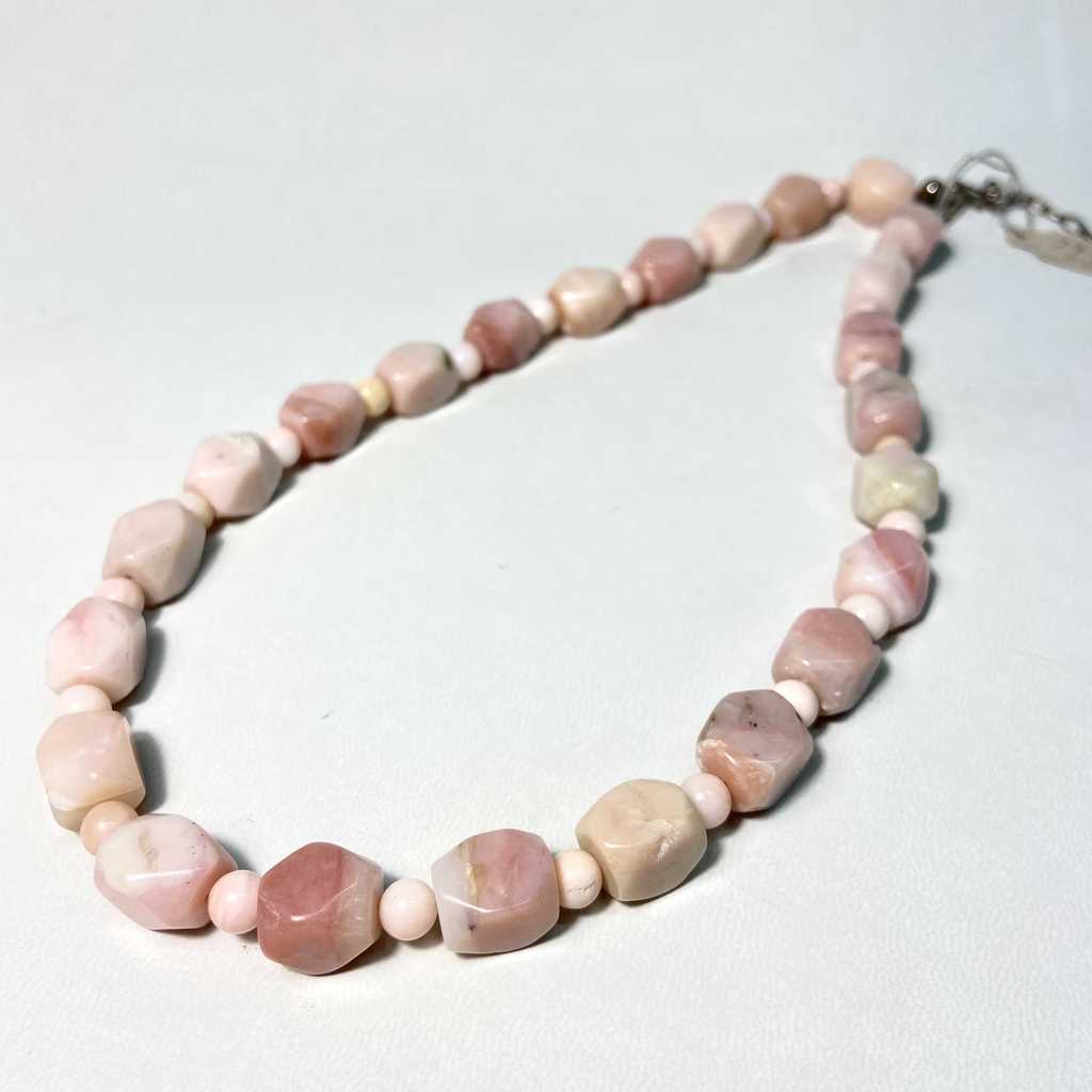 Бусы (розовый опал) фигурные