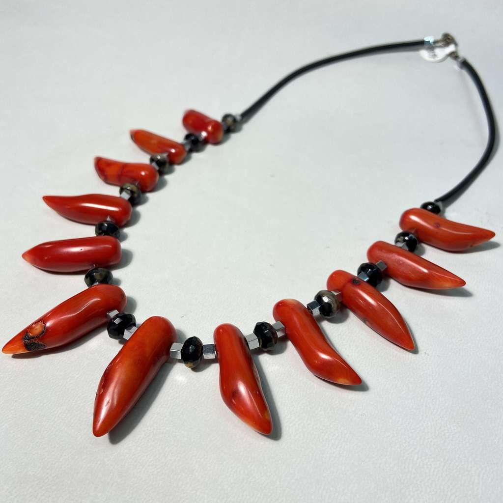 Колье (кораллы)