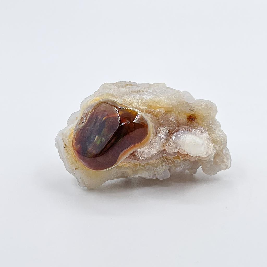 Агат огненный в породе агата