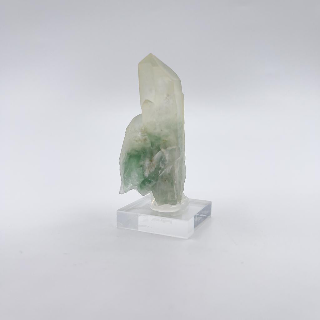 Кварц с фукситом, Мадагаскар