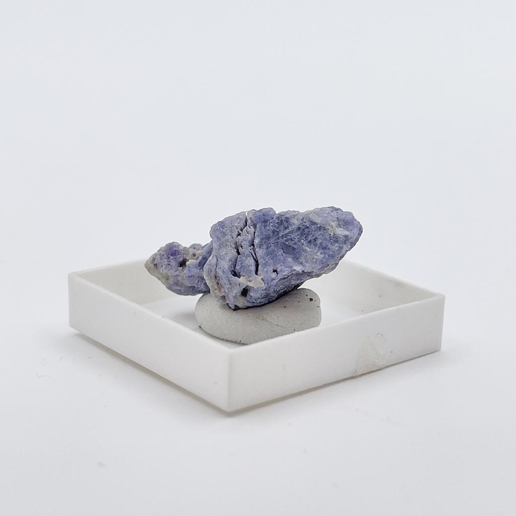 Шпинель кобальтовая, Вьетнам