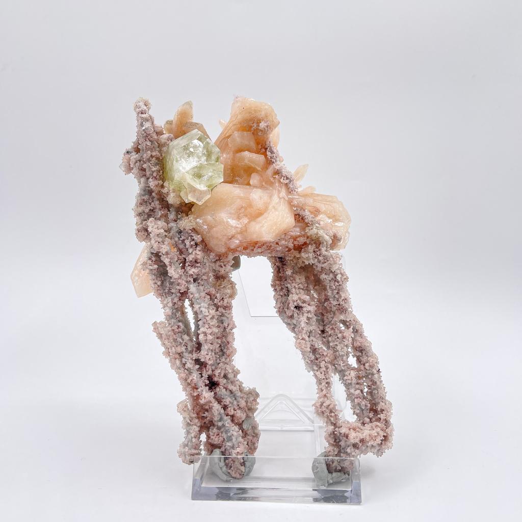 Стильбит, апофиллит, кальцит (Индия)