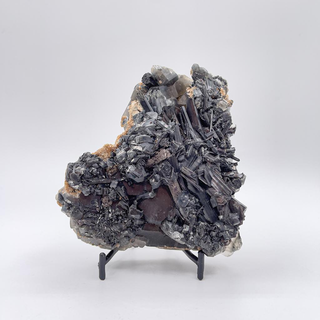 Турмалин-шерл в кварце с мусковитом