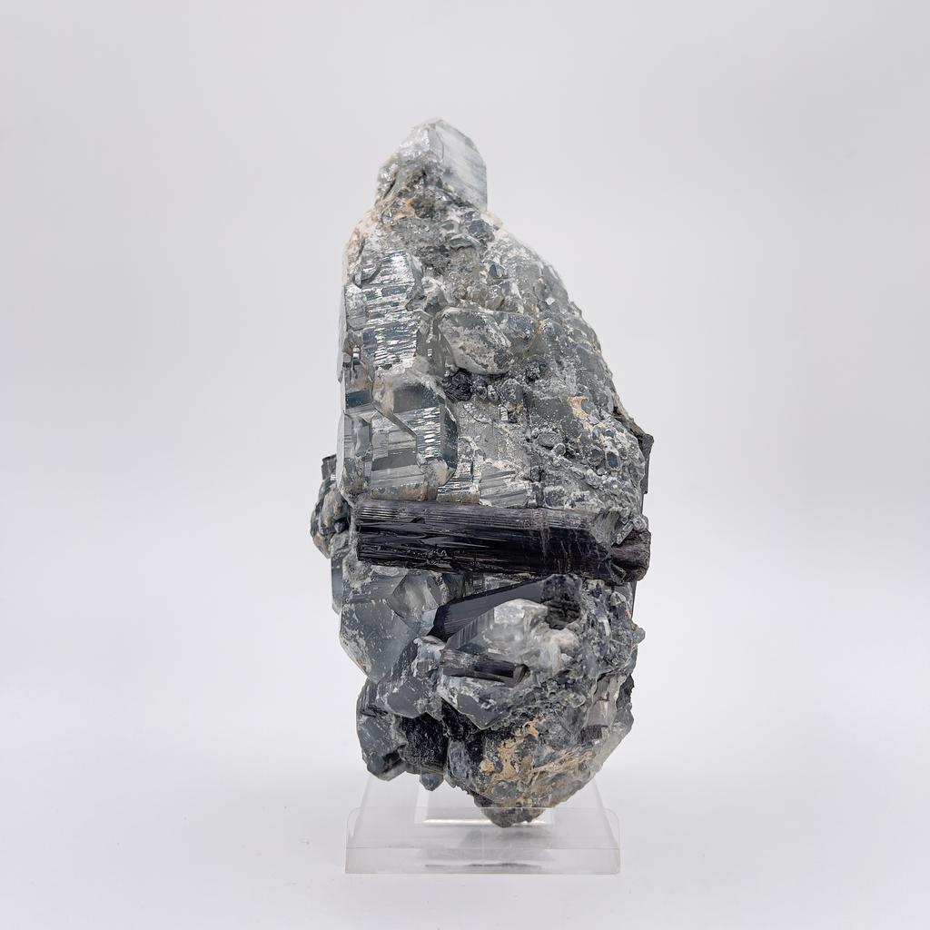 Турмалин-шерл в кварце с мусковитом