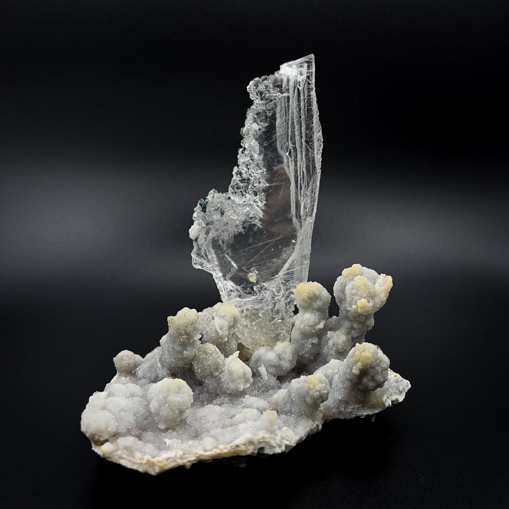 Друза, гипс на кварце с кальцитом