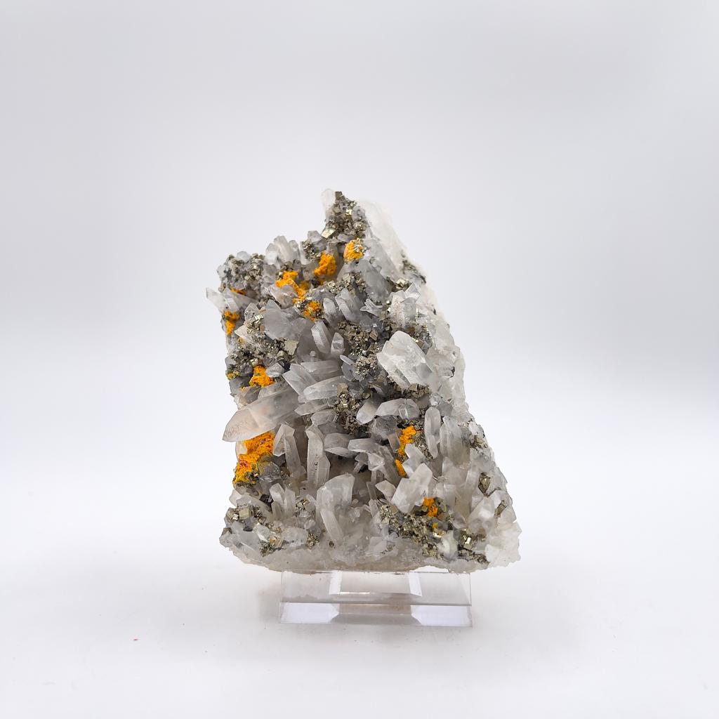 Кварц, аурипигмент, реальгар, Перу